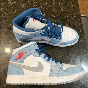 Jordan 1 Mid SE French Blue